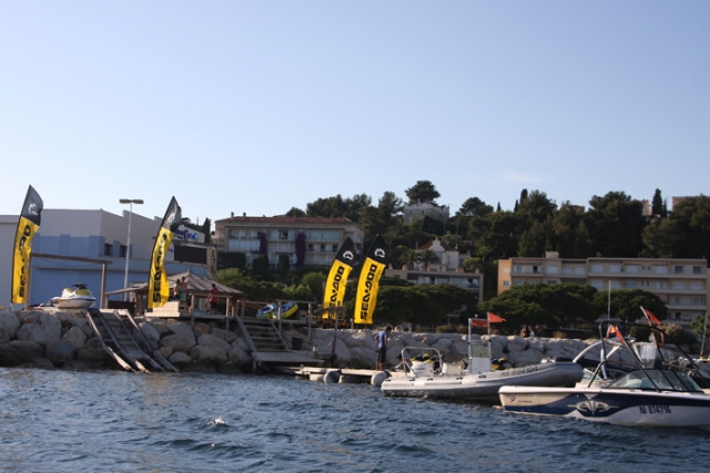  El centro de deportes acuáticos Entre Ciel et Mer le espera para iniciarle en el esquí 